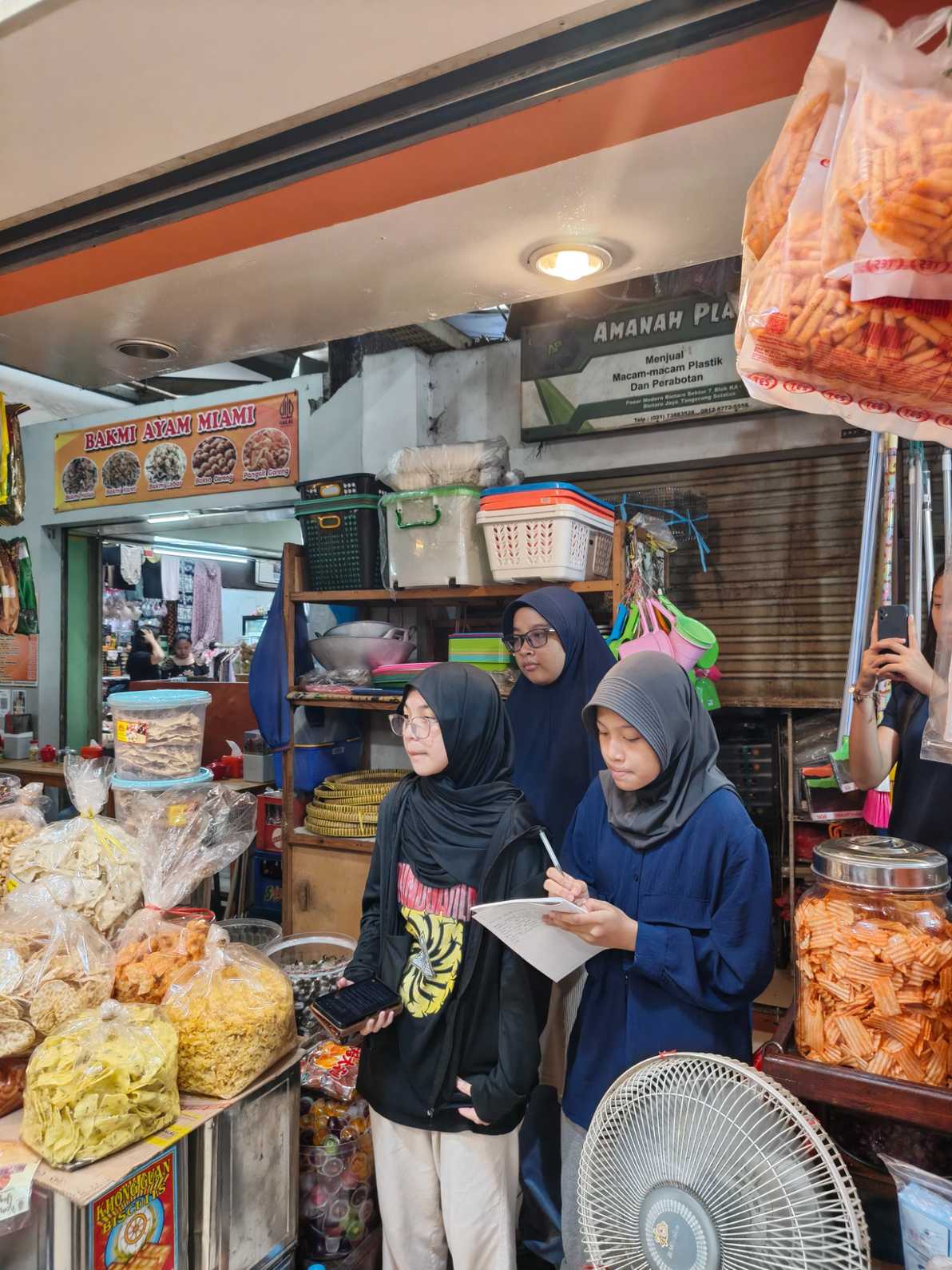 Siswa Flexi School Bintaro belajar riset di pasar